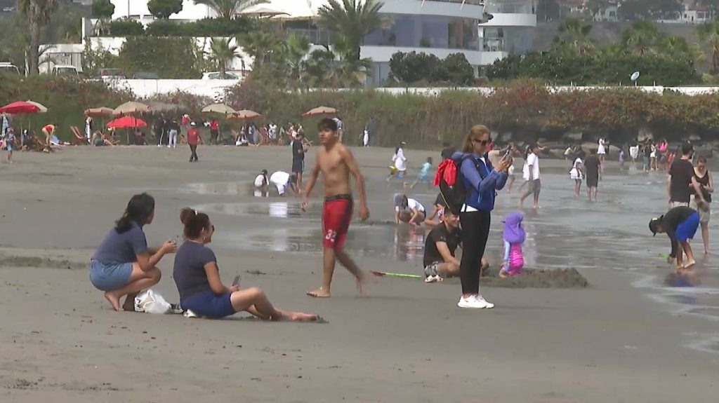 Lima presenta temperaturas récord por ola de calor en pleno invierno a causa de El Niño