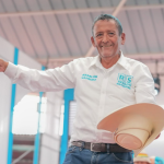 JNE entregó credenciales de senador a Absalón Vásquez como accesitario de López Aliaga