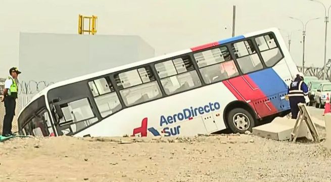 Bus de AeroDirecto cae a una zanja cuando iba al Aeropuerto Jorge Chávez
