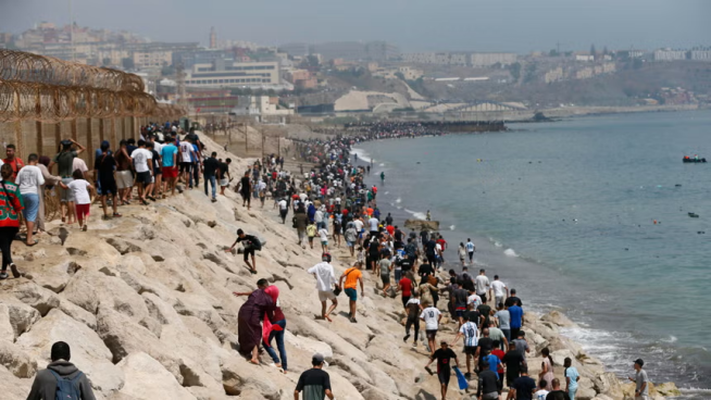 Crisis migratoria en España: ¿qué ocurre en la frontera con Marruecos y por qué miles intentan llegar a Ceuta?