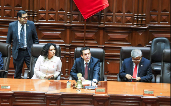 Congreso: Miguel Ángel Torres gana elección y presidirá el Senado | VIDEO