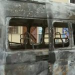 Incendian combi y transportistas denuncian cobros de cinco bandas criminales