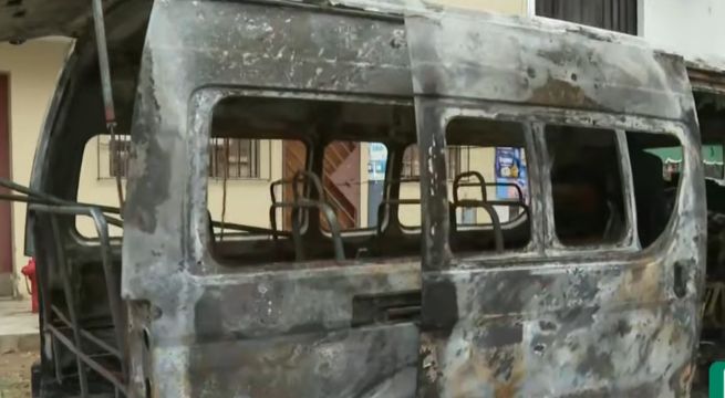 Incendian combi y transportistas denuncian cobros de cinco bandas criminales