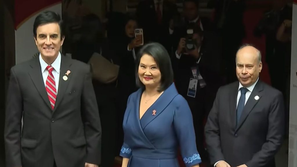 Keiko Fujimori llegó a Palacio de Torre Tagle y fue recibida por Carlos Espá