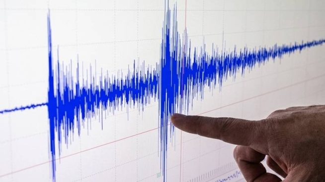 Terremoto de magnitud 7.7 y de solo 10 km de profundidad sacudió Indonesia
