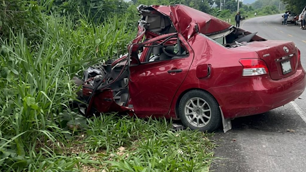 Cuatro muertos y dos heridos deja fatal choque entre auto y camión en carretera de Huánuco