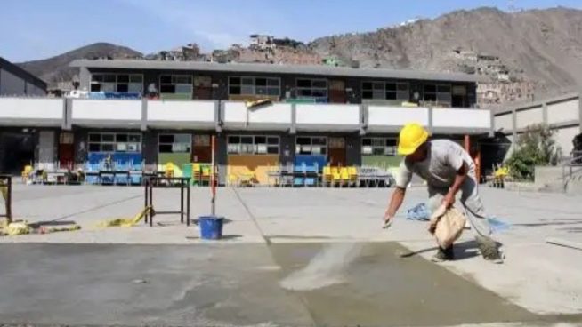 Gobierno declara en emergencia la estructura educativa pública