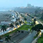 Intensa lluvia sorprende a Lima y deja calles inundadas en varios distritos