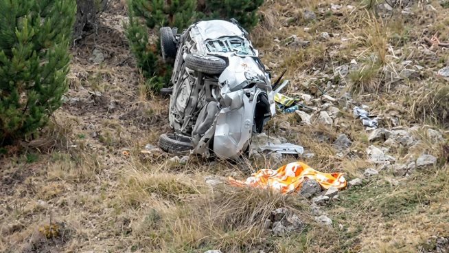 Siete integrantes de una familia mueren tras despiste de camioneta y caída por una pendiente