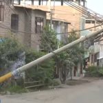 San Juan de Miraflores: postes caen durante la madrugada y vecinos temen más accidentes
