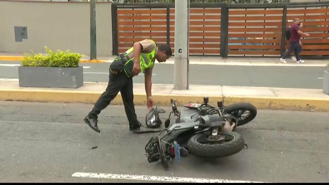 San Isidro: Hombre muere al despistarse con su moto y chocar contra berma central de avenida