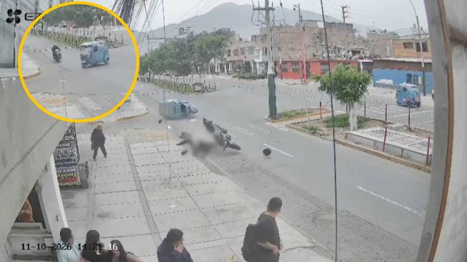 Brutal choque entre mototaxi y moto en San Juan de Lurigancho deja dos heridos | VIDEO