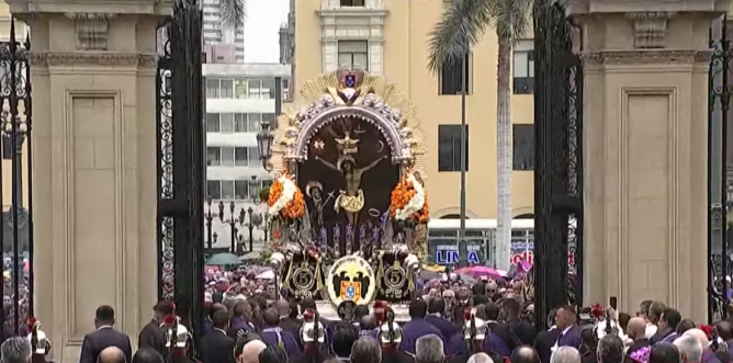 Señor de los Milagros: imagen ingresó al Patio de Honor de Palacio de Gobierno después de 40 años | VIDEO