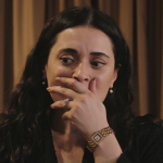 LA CAÍDA DEL REY: Handan intenta ayudar a Ozlem sin imaginar que su mejor amiga oculta un doloroso secreto