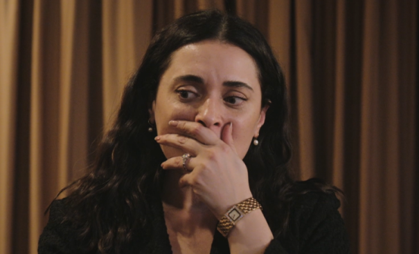 LA CAÍDA DEL REY: Handan intenta ayudar a Ozlem sin imaginar que su mejor amiga oculta un doloroso secreto