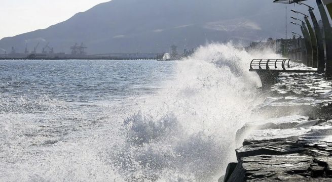Oleajes anómalos provocan el cierre de 75 puertos en el litoral peruano