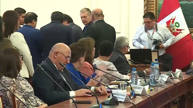Nuevo altercado en la Comisión de Constitución del Senado obligó que se suspenda la sesión