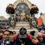 Señor de los Milagros: imagen recorre el Centro de Lima en su primera procesión