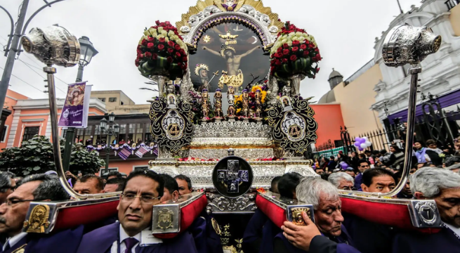 Señor de los Milagros: imagen recorre el Centro de Lima en su primera procesión