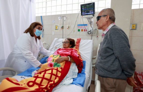 Pacientes hospitalizados de EsSalud ya pueden estar acompañados por un familiar