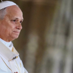 Papa León XIV concelebró una misa en el hospital de Roma mientras avanza su recuperación
