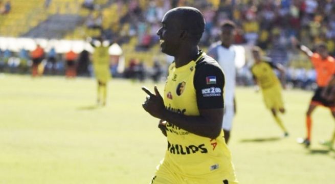 El error de un futbolista costarricense está dando la vuelta al mundo