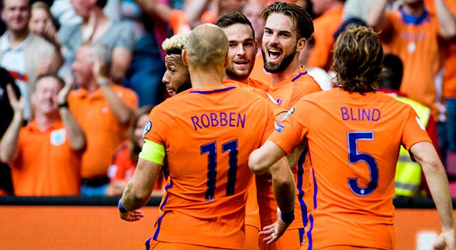 Ex jugador del Barcelona fue presentado como DT de Holanda