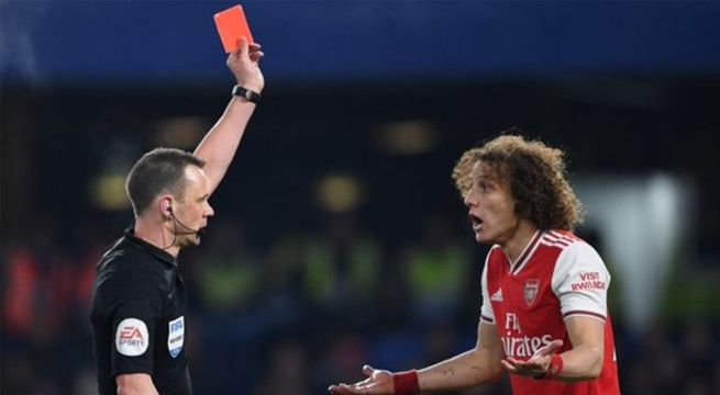 Nuevas normas del fútbol inglés permiten expulsar a jugadores por toser