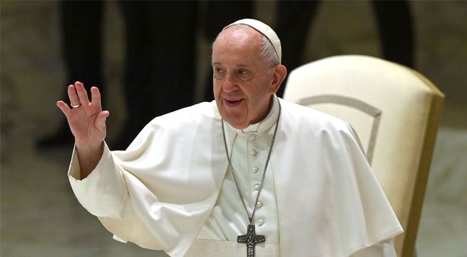 Papa Francisco ordena recortar el sueldo de cardenales y sacerdotes