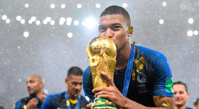 FIFA dice que estudiará propuesta de jugar Mundiales cada dos años