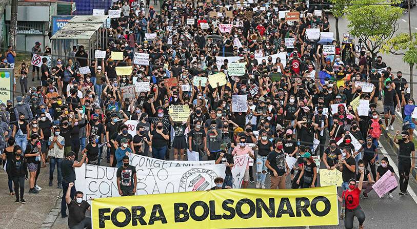 Brasileños protestan por la respuesta de Jair Bolsonaro a la pandemia