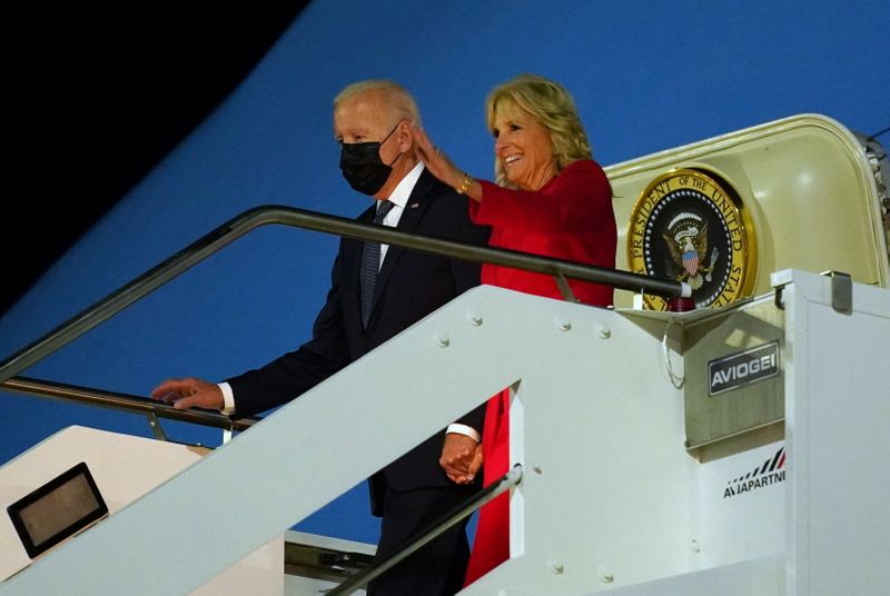 Biden se reúne con el Papa mientras se enciende debate sobre el aborto en EEUU
