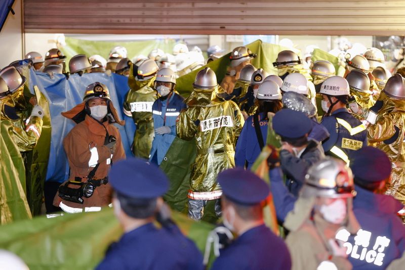 Hombre disfrazado del Joker aterroriza tren en Tokio