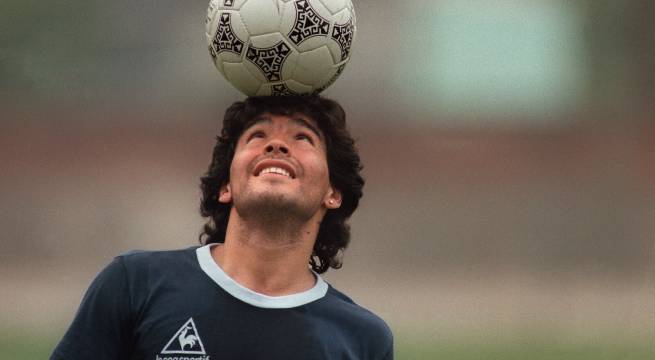 Argentinos rezan por Maradona a un año de su muerte