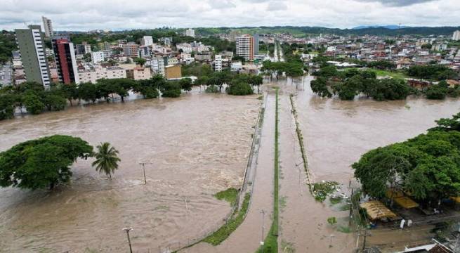 Brasil: aumenta cifra de muertos por inundaciones en “peor desastre” de la historia en Bahía