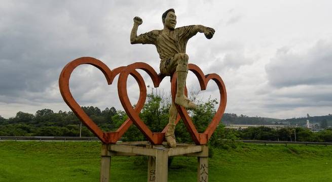 Pelé tiene la última sesión de quimioterapia del año y dice que se someterá a exámenes