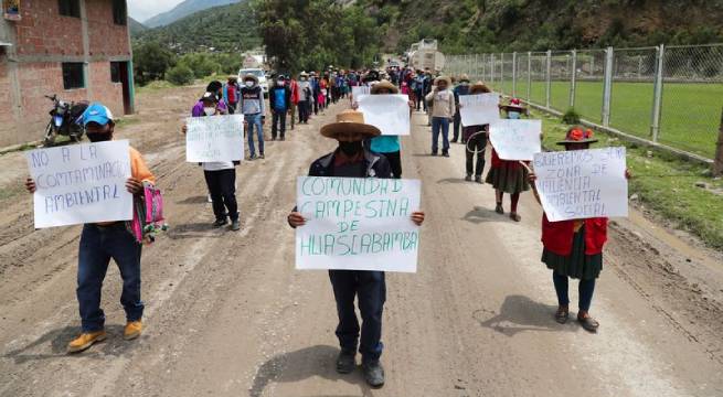Actividad en mina Las Bambas se desploma por bloqueo