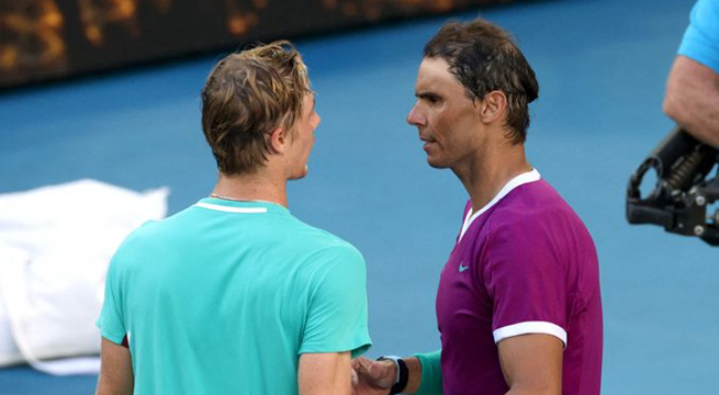 Nadal sobrevive al susto de Shapovalov y continúa hacia el récord