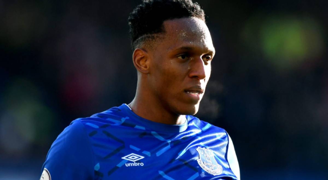 Yerry Mina se lesionó en el duelo que enfrentó a Everton y Newcastle