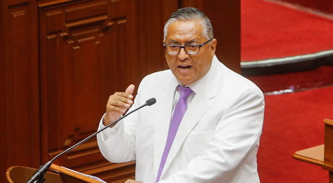 Hernán Condori sobre agua arracimada: “Nunca he recetado ni vendido ese producto”