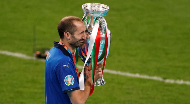 El defensa italiano Chiellini se retirará de la selección tras amistoso con Argentina