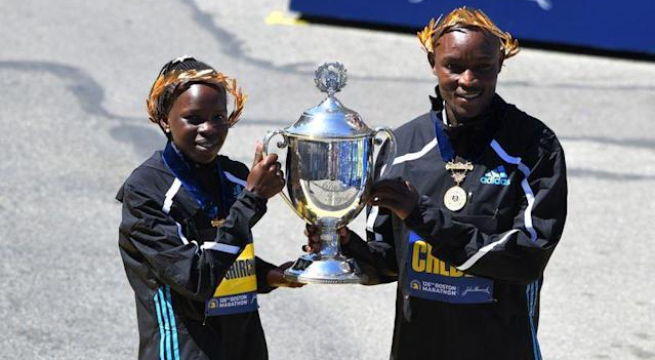 Los kenianos Jepchirchir y Chebet ganan el maratón de Boston