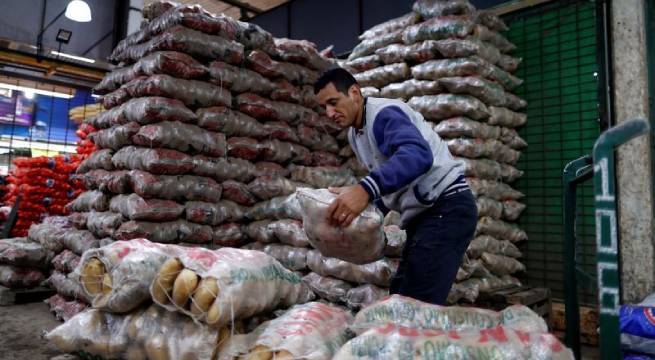 Argentina incrementa salario mínimo a unos 374,7 dólares para septiembre