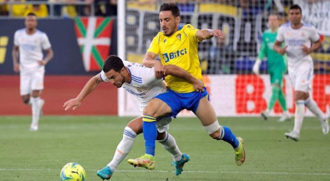 El Alavés irá a segunda y el Cádiz se salva tras empatar con el Real Madrid
