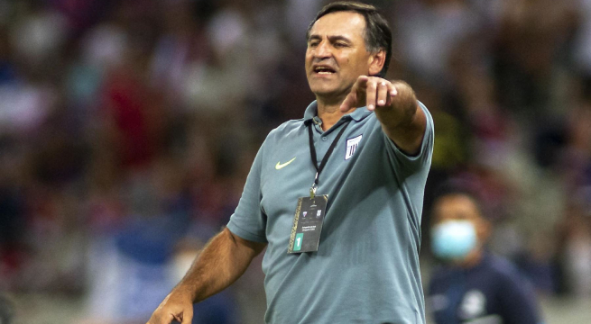 Carlos Bustos: “Los jugadores entregaron todo, nos apena por la gente que nos acompañó”