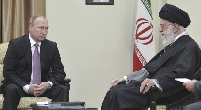 Jamenei dice que Irán y Rusia deben estar atentos ante el “engaño occidental”