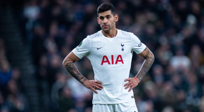 El central argentino Cristian Romero, del Tottenham, sufre una lesión muscular