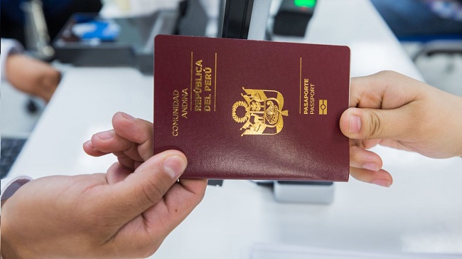 Contraloría: funcionarios de Migraciones dilataron compra de 700 000 libretas para pasaportes electrónicos