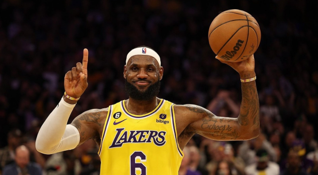 LeBron James se convierte en el máximo anotador de la historia de la NBA