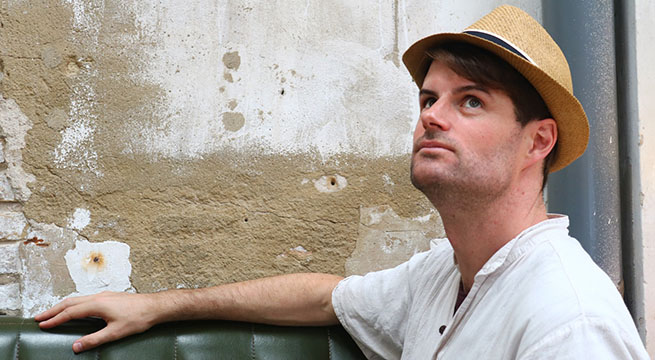 Kevin Herm Connolly vuelve para presentar su nueva versión de “Cariñito”